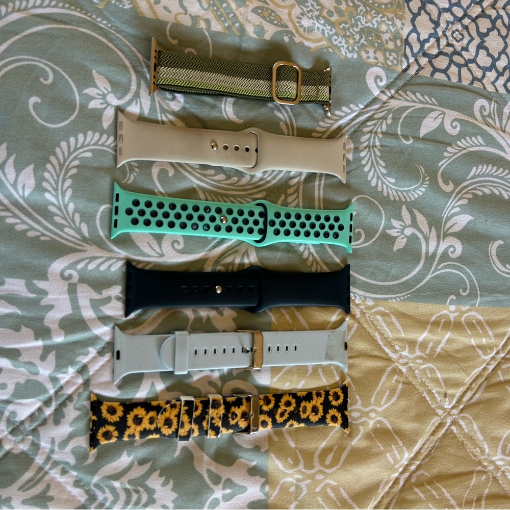 Bundle of ‘Apple’ watch bands